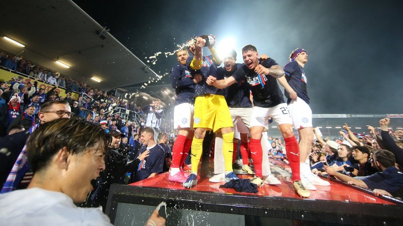 Bilder! So ließ es Holstein Kiel nach dem Aufstieg krachen