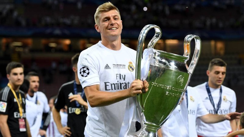 Die 20 Fußballer mit den meisten Klubtiteln