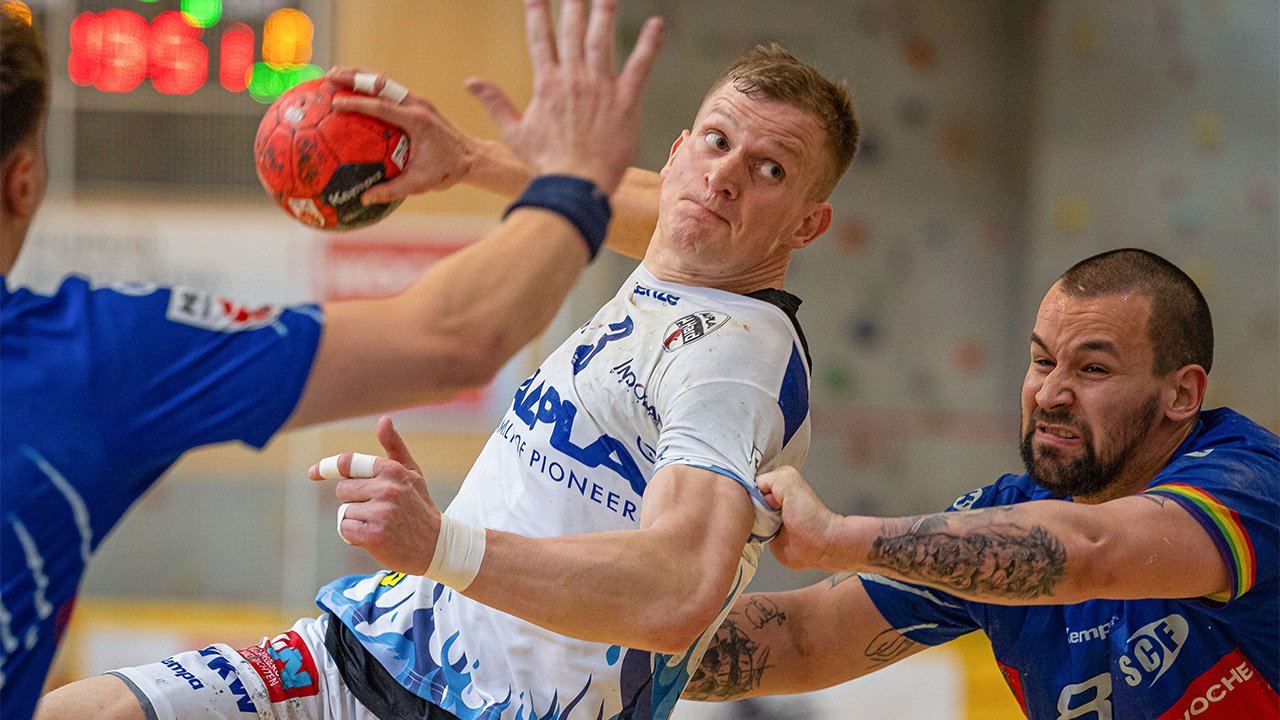 <a href='/de/daten/news/handball/handball/' class='tag'>Handball</a>: Erster Halbfinalist der HLA steht fest