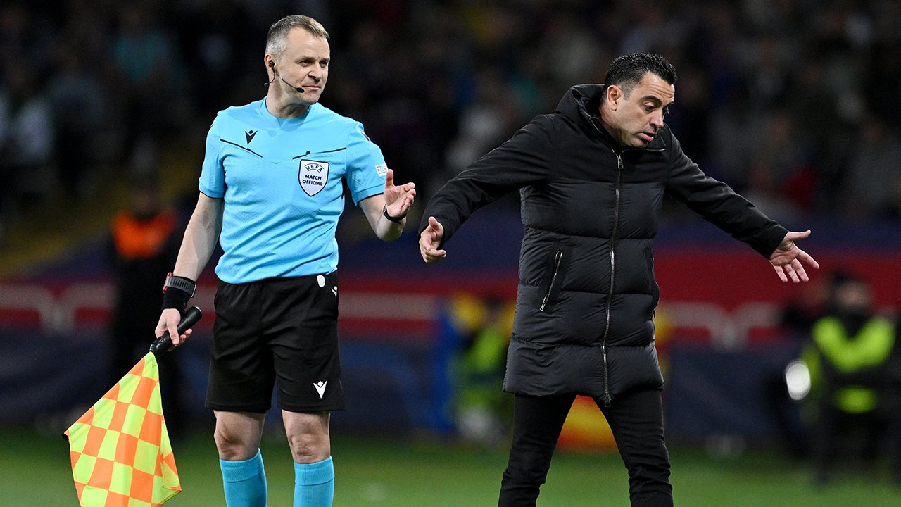 "Eine Katastrophe!" Xavi poltert nach CL-Aus gegen Schiri