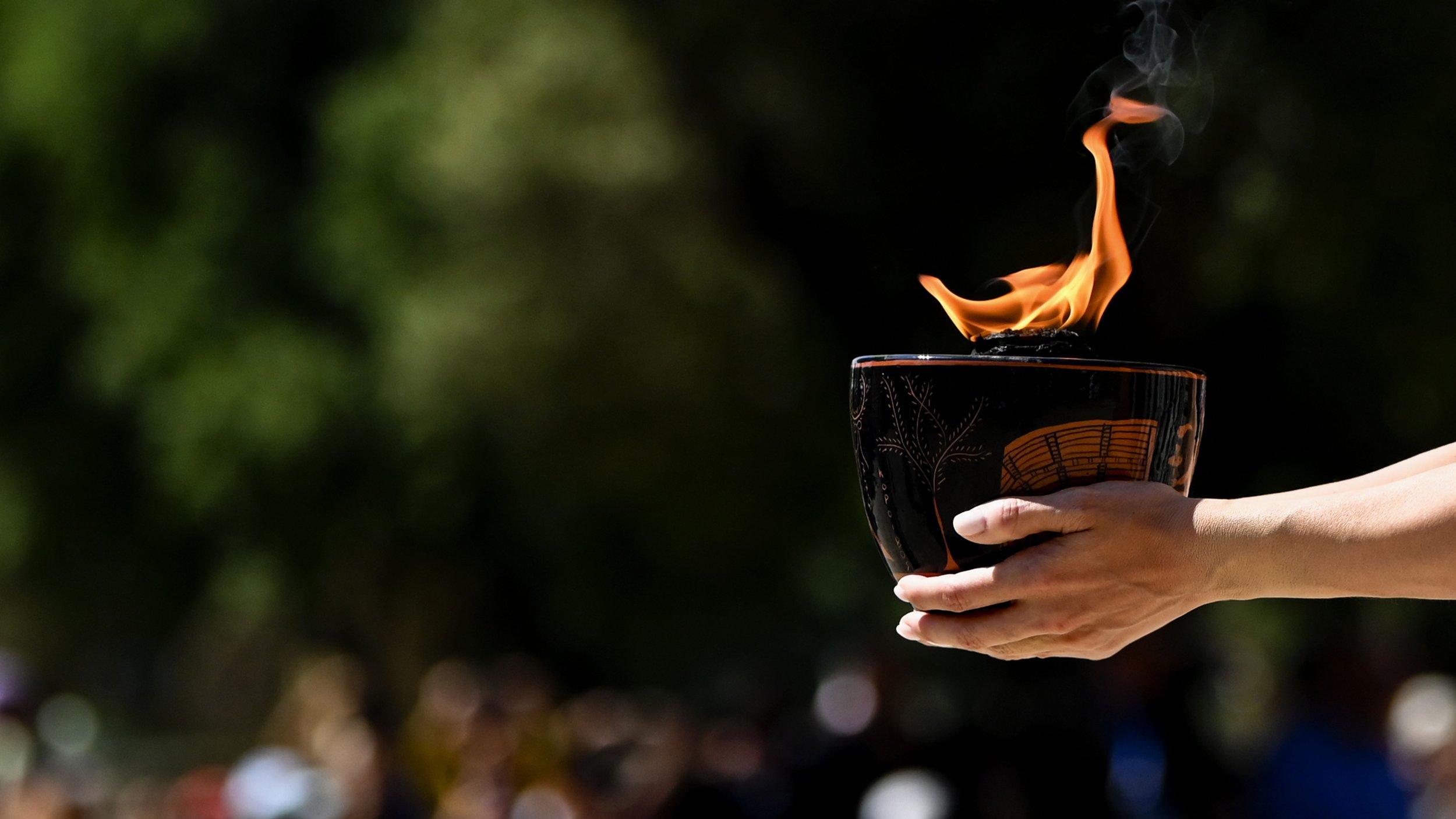Olympische Flamme für Sommerspiele in Paris entfacht