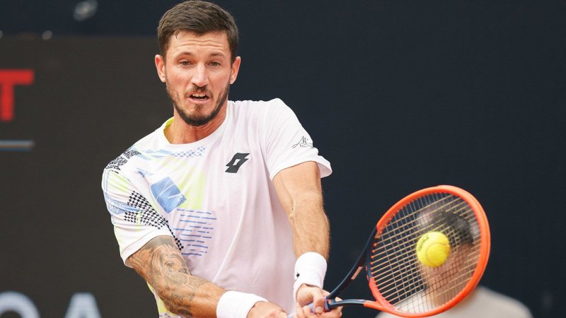 Novak startet mit Sieg in Oeiras - Neumayer verletzt raus
