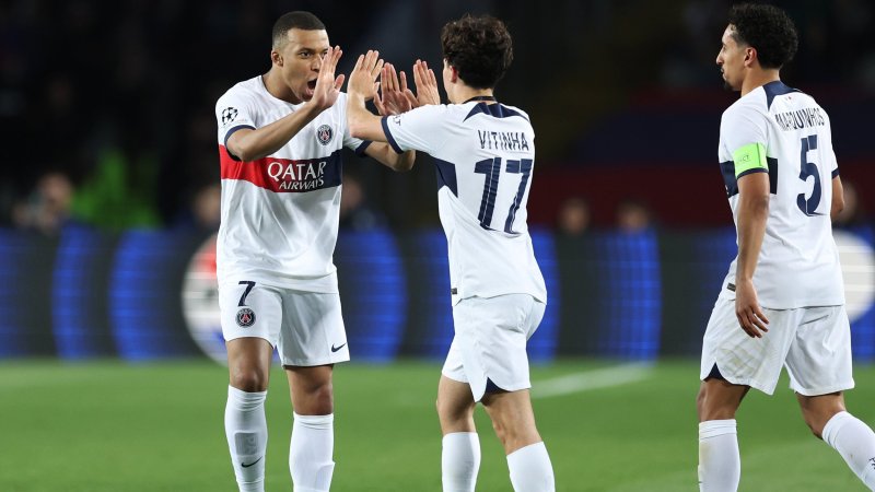 Trotz Rückstand! PSG dreht Partie in Barcelona dank Überzahl