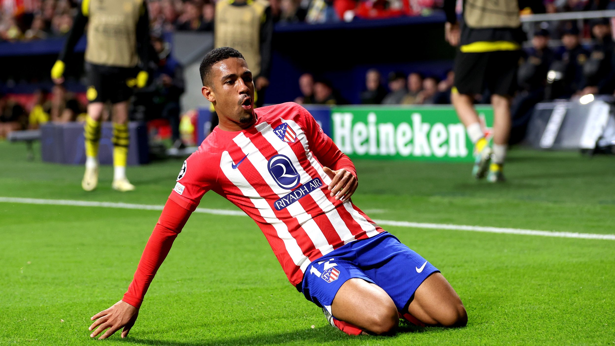 BVB wacht erst spät auf! Atletico gewinnt Hinspiel knapp