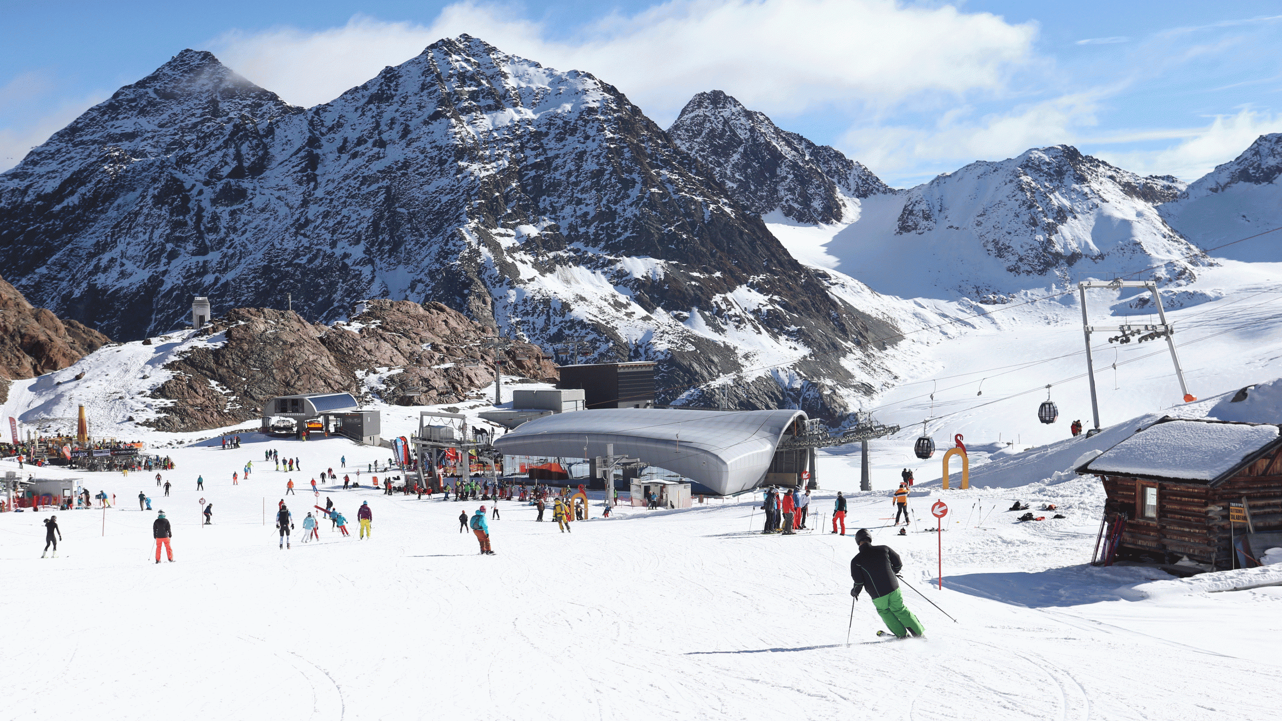 Ski-Action hoch oben: Auf geht's in die Gletscherskigebiete