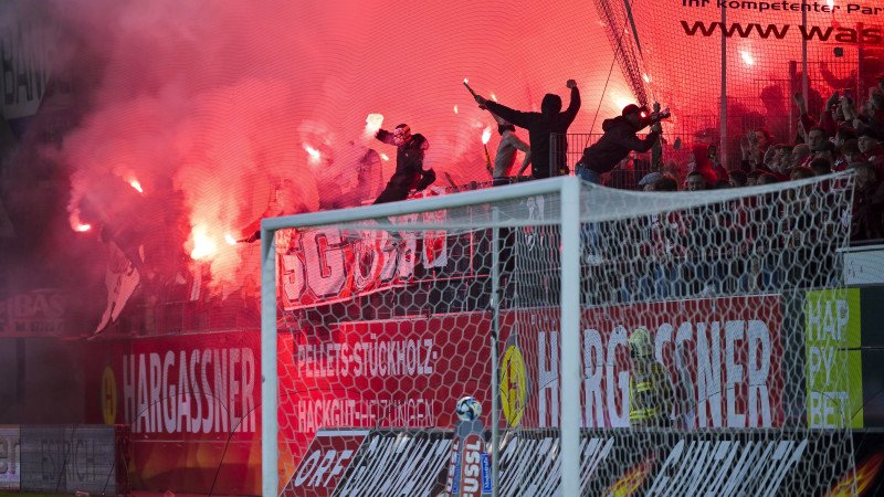 Fanausschreitungen nach Zweitliga-Spiel in Ried