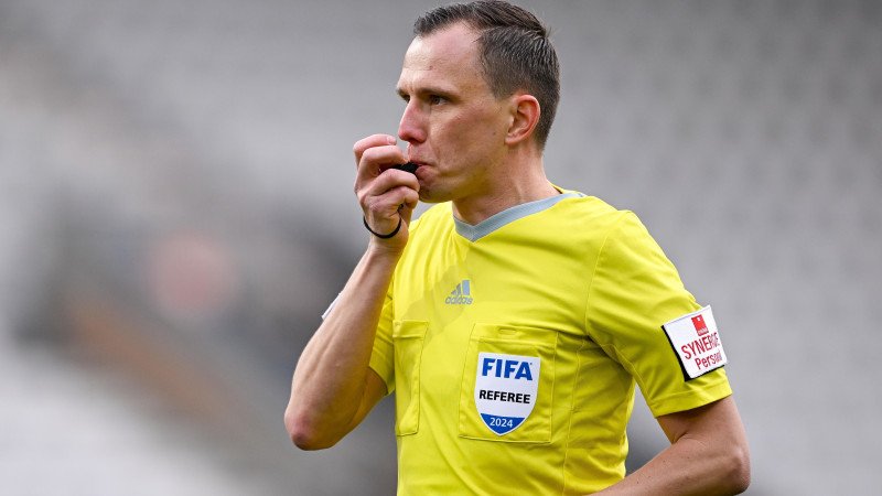 Heimisches Schiri-Sextett leitet England-Test in Wembley