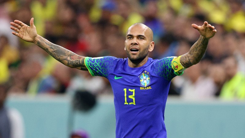 <a href='/de/daten/news/fussball/neymar/' class='tag'>Neymar</a> Sr. distanziert sich! Alves bleibt weiter in Haft