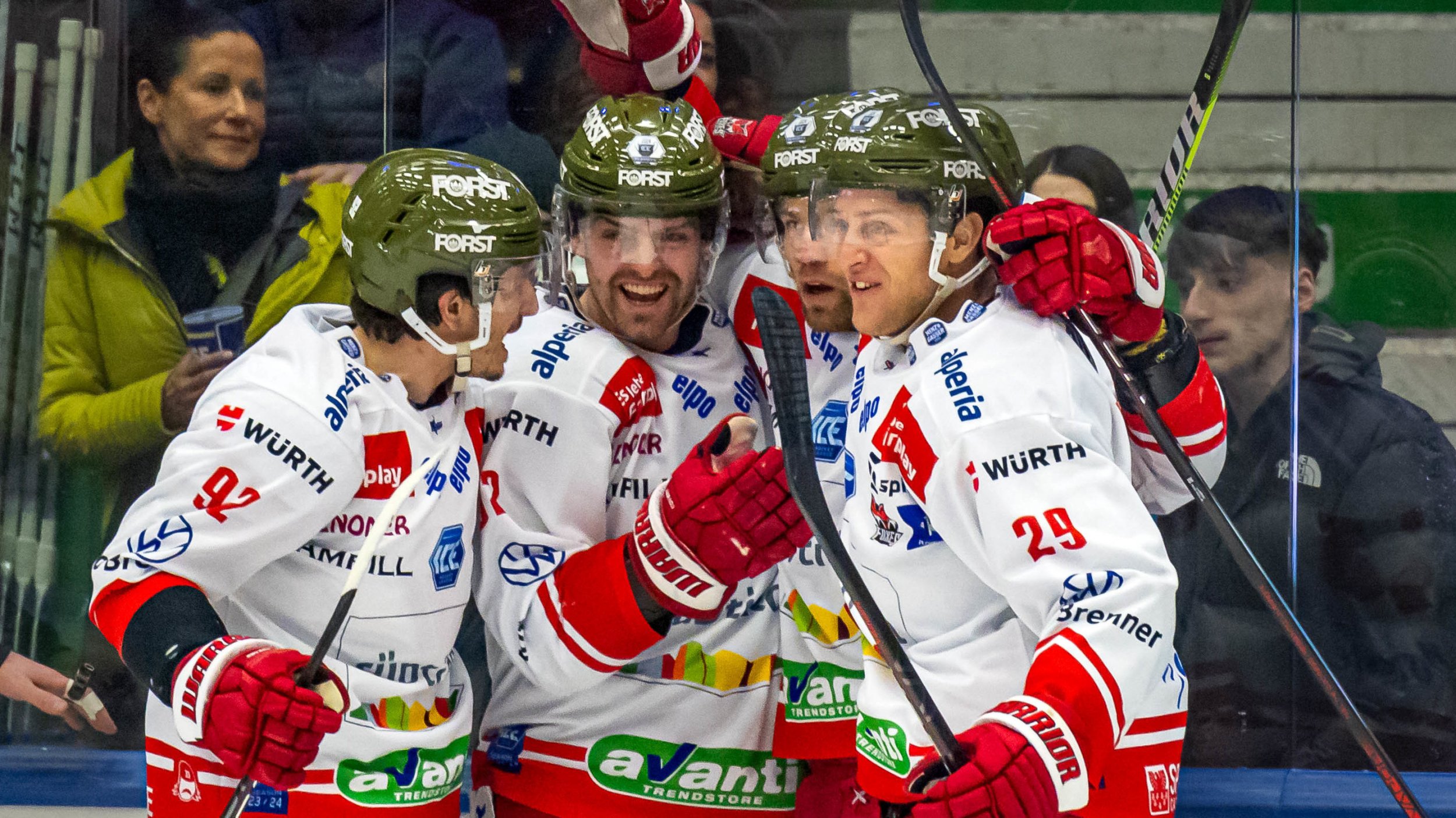 Der <a href='/de/daten/news/eishockey/vsv/' class='tag'>VSV</a> ist raus! Bozen folgt Salzburg ins ICE-Semifinale