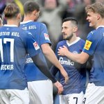 Kiel festigt Platz zwei - Schalke verhindert Heimpleite spät