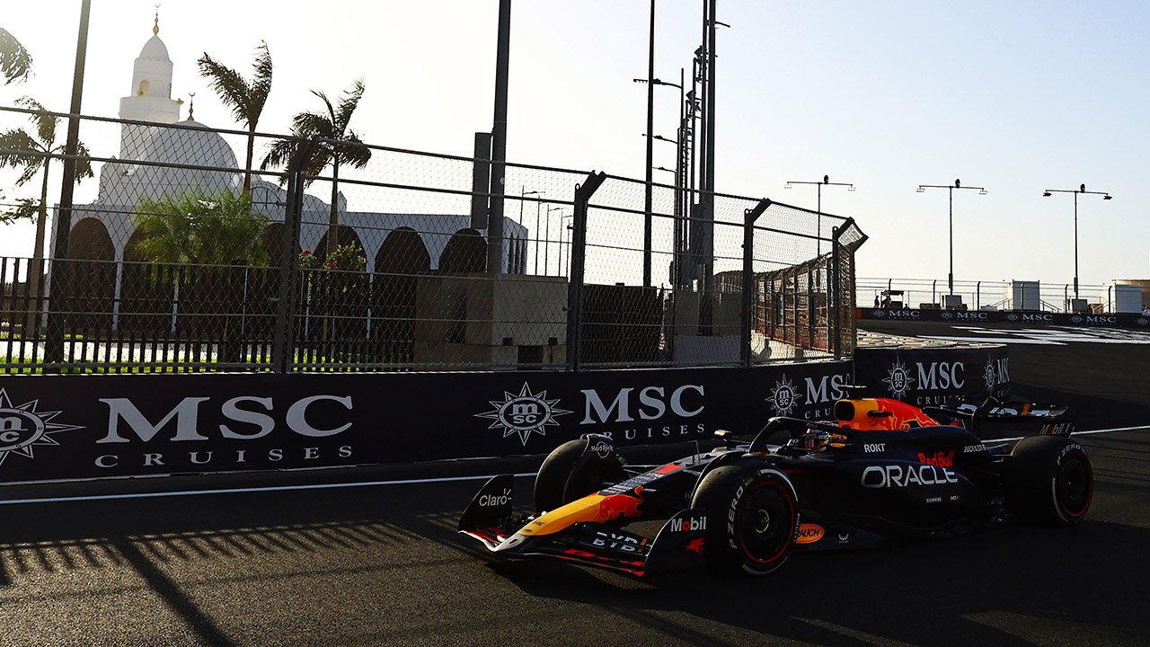 Verstappen voran, aber erstes Jeddah-Training bleibt eng