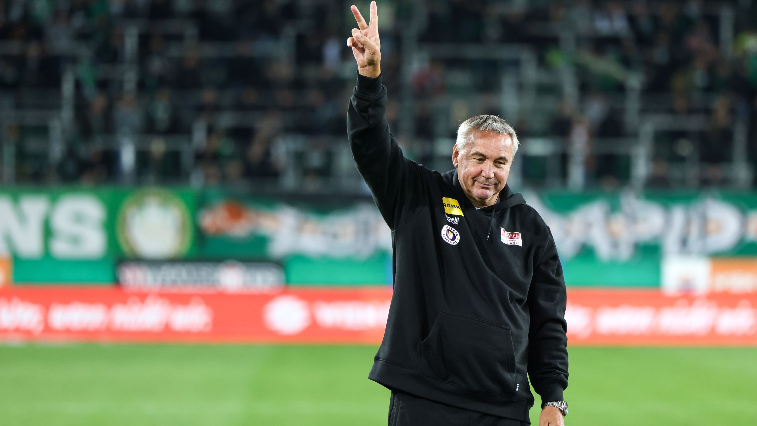 Pacult zu Rapid: "Halte bisschen die Hand über die Spieler"