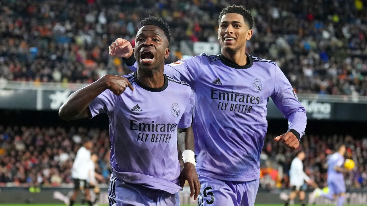 Vinicius-Doppelpack rettet <a href='/de/daten/news/fussball/real-madrid/' class='tag'>Real Madrid</a> Punkt gegen Valencia