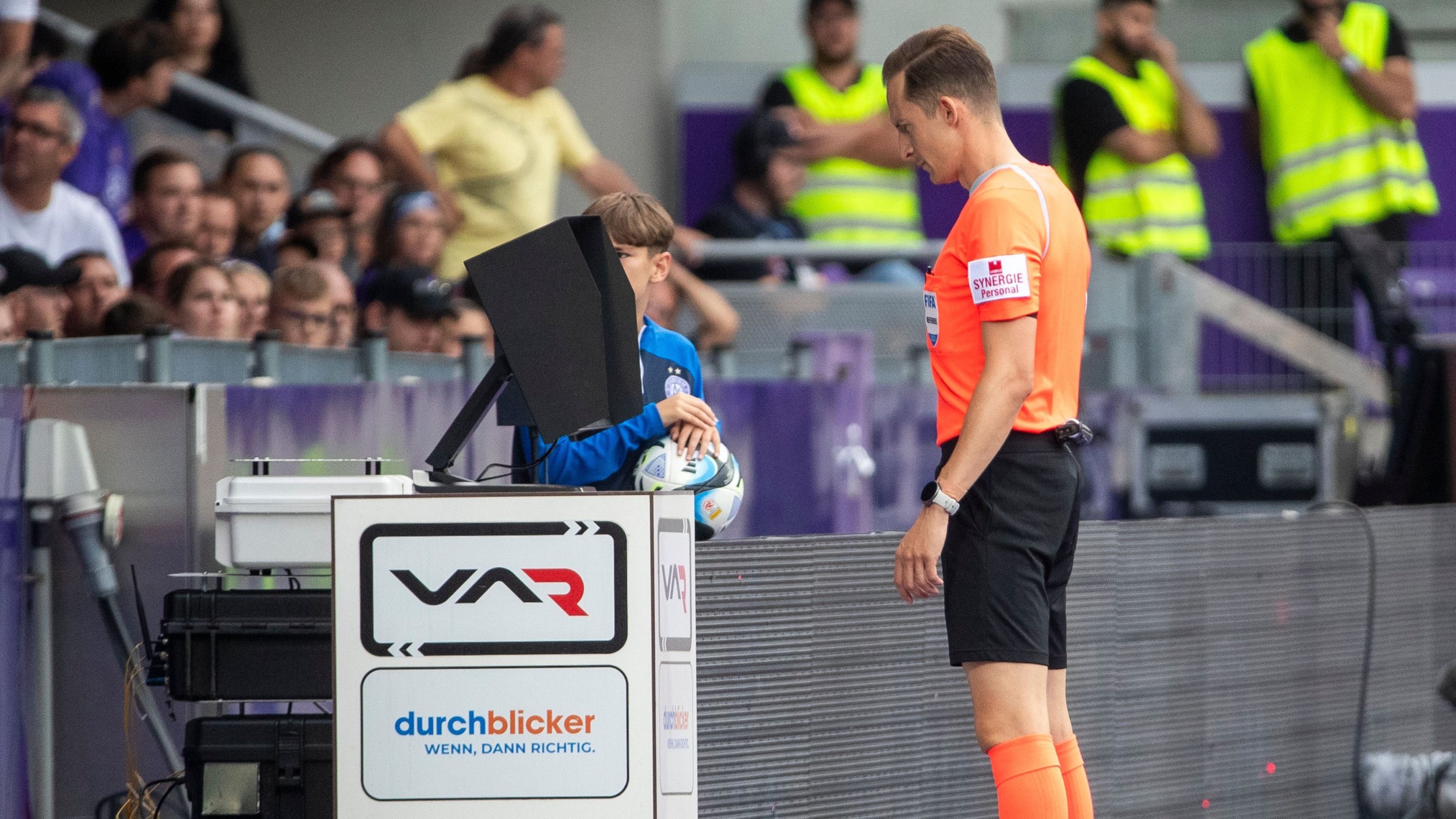 ÖFB-Schiris geben VAR-Schulung in <a href='/de/daten/news/fussball/georgien/' class='tag'>Georgien</a>