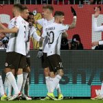 Spitzenreiter St. Pauli bezwingt Kiel im Topspiel knapp