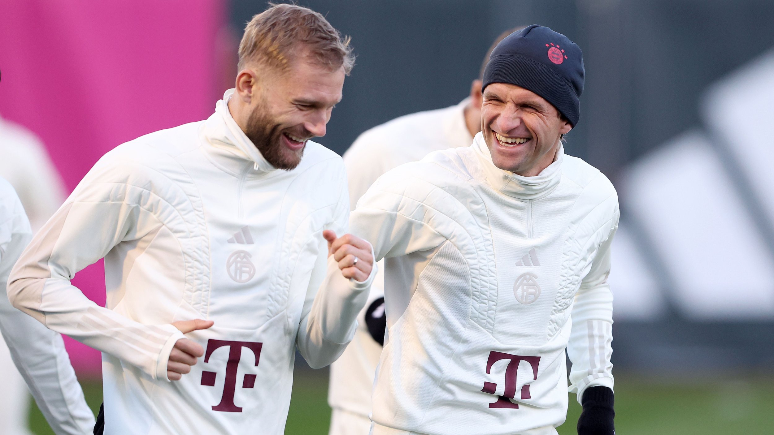 <a href='/de/daten/news/fussball/konrad-laimer/' class='tag'>Konrad Laimer</a> ist zurück im Bayern-Mannschaftstraining