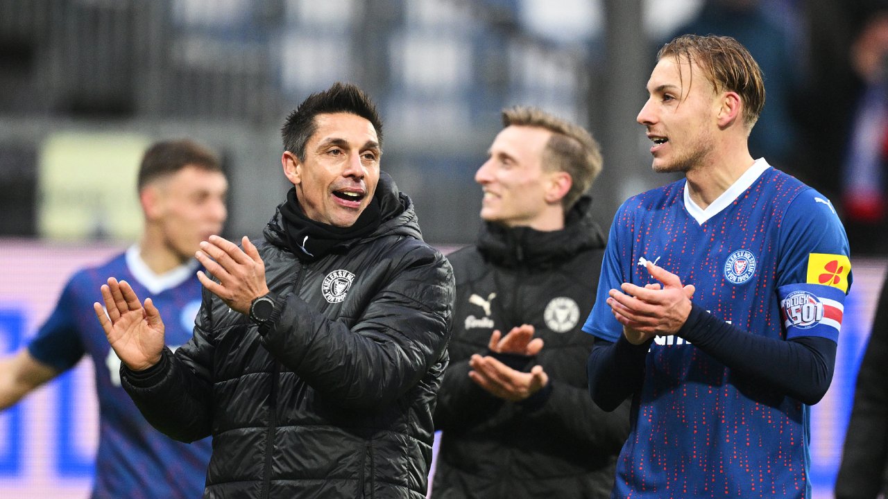 Erneut heftige Fanproteste bei Kantersieg von <a href='/de/daten/news/fussball/holstein-kiel/' class='tag'>Holstein Kiel</a>