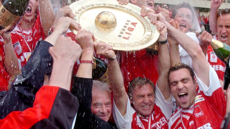 Vor 20 Jahren: Die besten Bilder der GAK-Meisterparty 2004