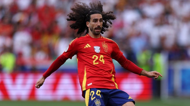 Deutsche pfeifen Cucurella aus: "Eine Schande"