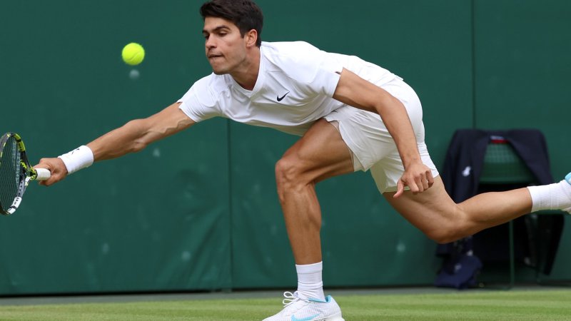 Alcaraz nach Sieg über Medvedev wieder im Wimbledon-Finale