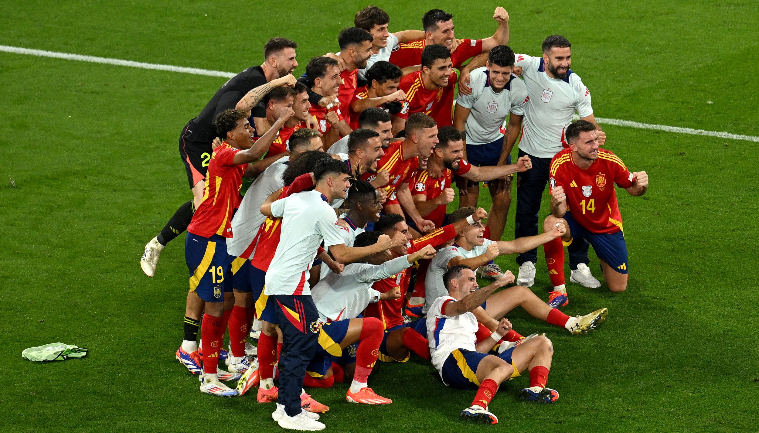 Doppelte Titelparty? Spanien fiebert Sonntag entgegen