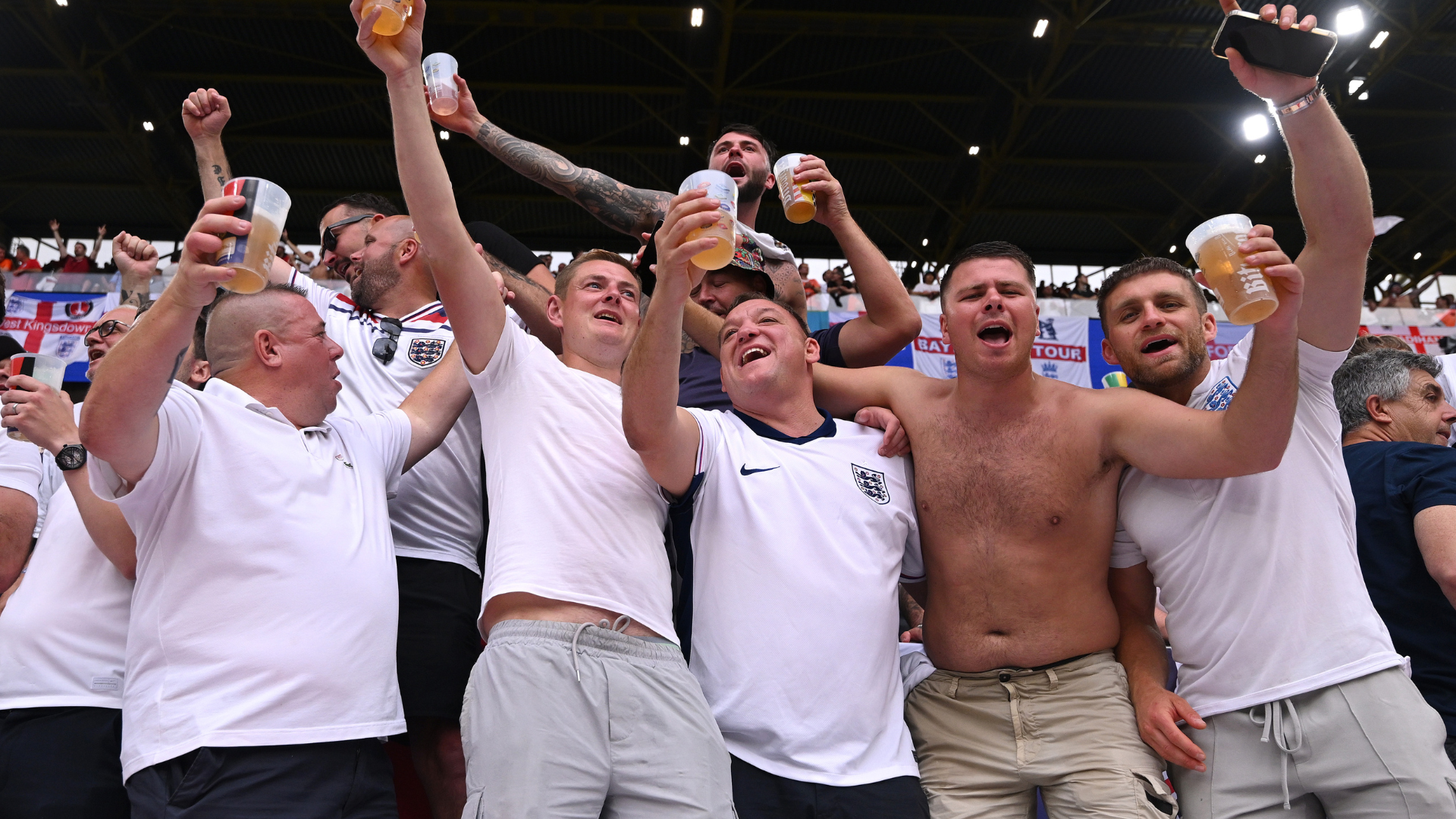 EM-Finale: Prost! Regierung verschiebt Sperrstunde