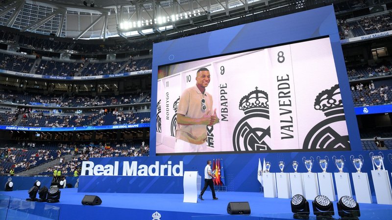 Bilder! Mbappé bei Real Madrid vor 85.000 Leuten vorgestellt