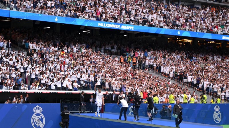 Bilder! Mbappé bei Real Madrid vor 85.000 Leuten vorgestellt