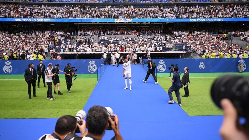 Bilder! Mbappé bei Real Madrid vor 85.000 Leuten vorgestellt