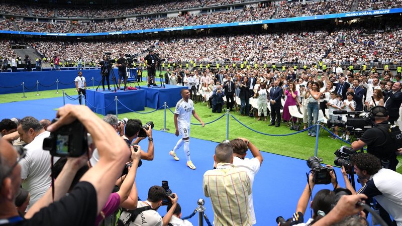 Bilder! Mbappé bei Real Madrid vor 85.000 Leuten vorgestellt