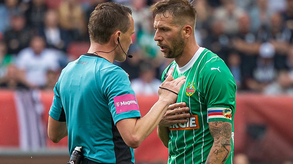 Burgstaller gibt Kapitänsamt ab und kündigt Karriereende an