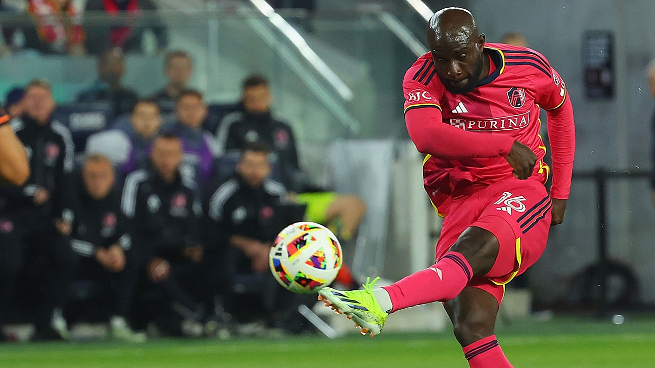 <a href='/de/daten/news/fussball/lask/' class='tag'>LASK</a> geht leer aus: MLS-Stürmer wechselt ligaintern