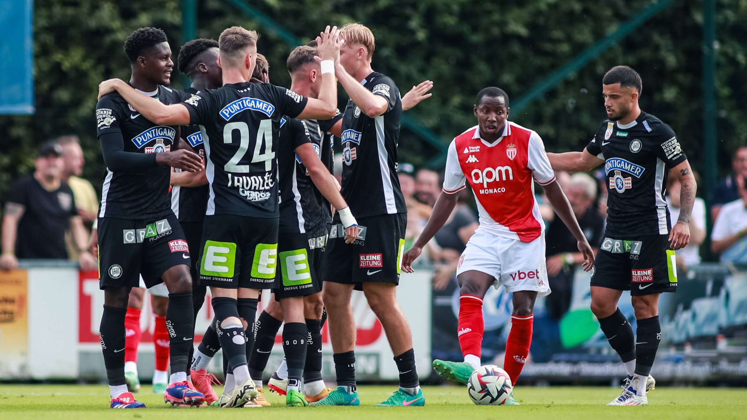 Testkracher: Sturm mit Remis gegen Hütter-Elf