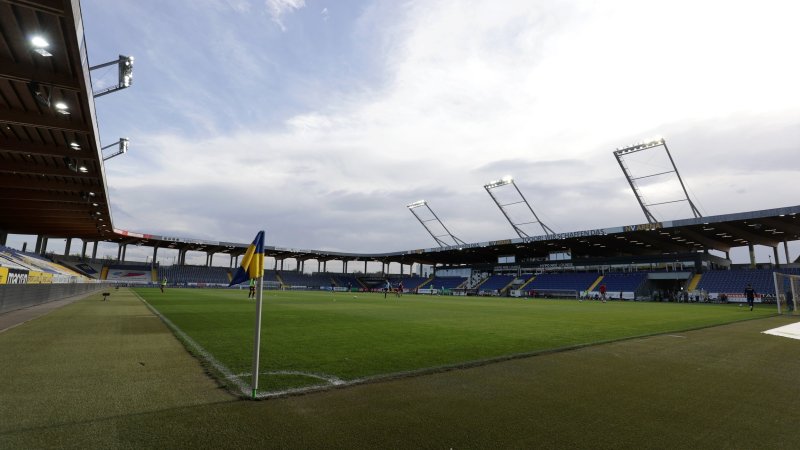 Freigetränk als Anreiz! SKN-Frauen peilen Fan-Rekord an