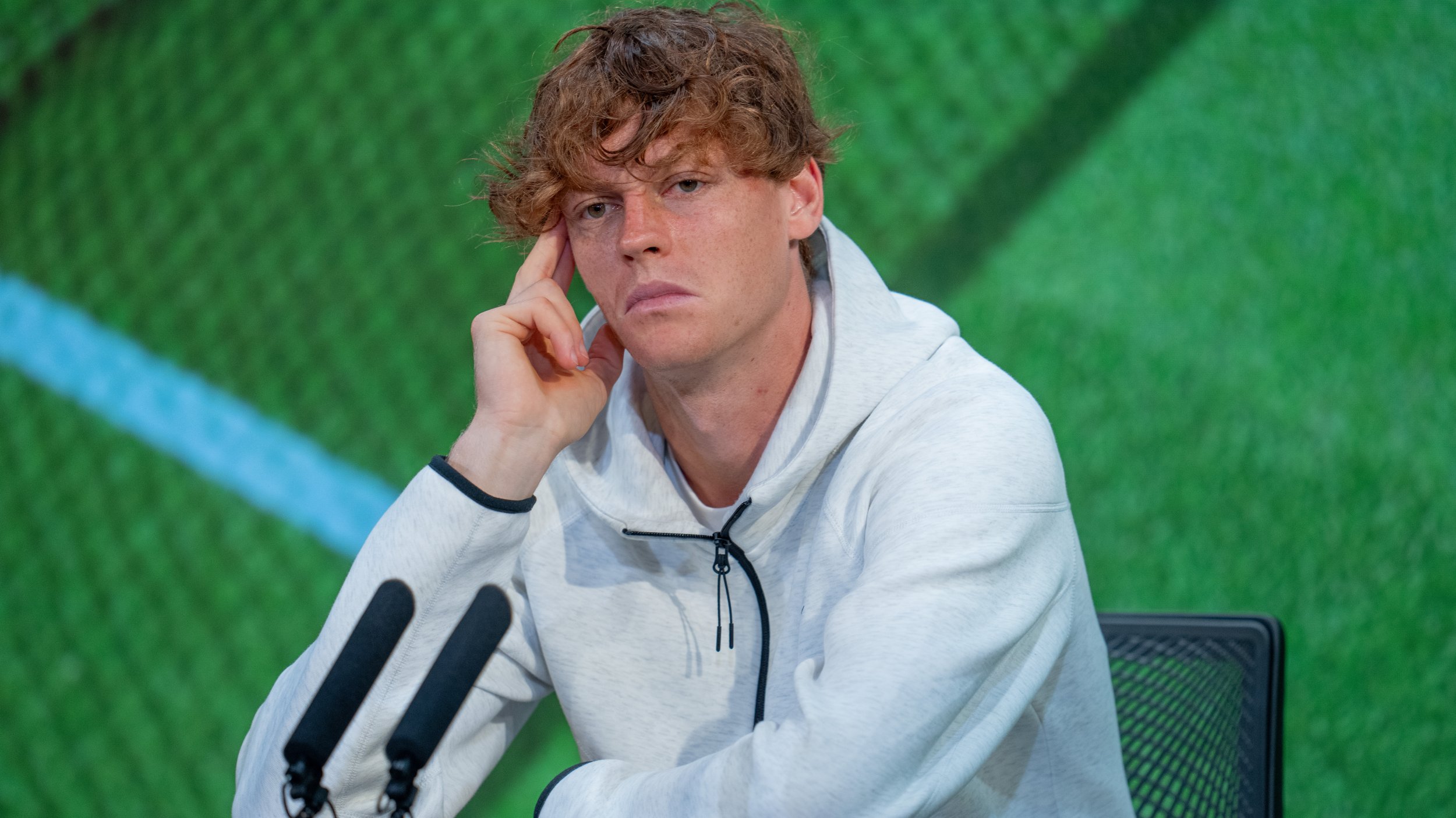 Nun doch: <a href='/de/daten/news/tennis/jannik-sinner/' class='tag'>Jannik Sinner</a> drohen bis zu zwei Jahre Sperre!
