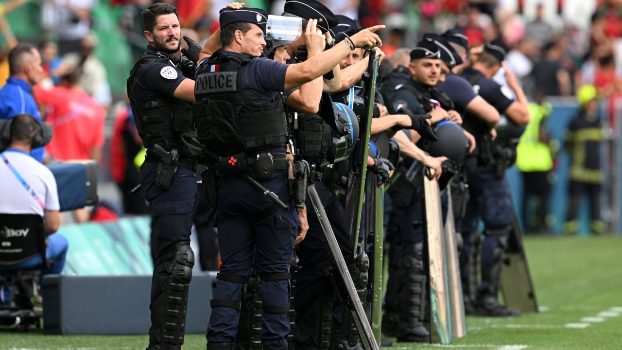 Auftakt-Chaos bei Olympia: FIFA schaltet sich ein