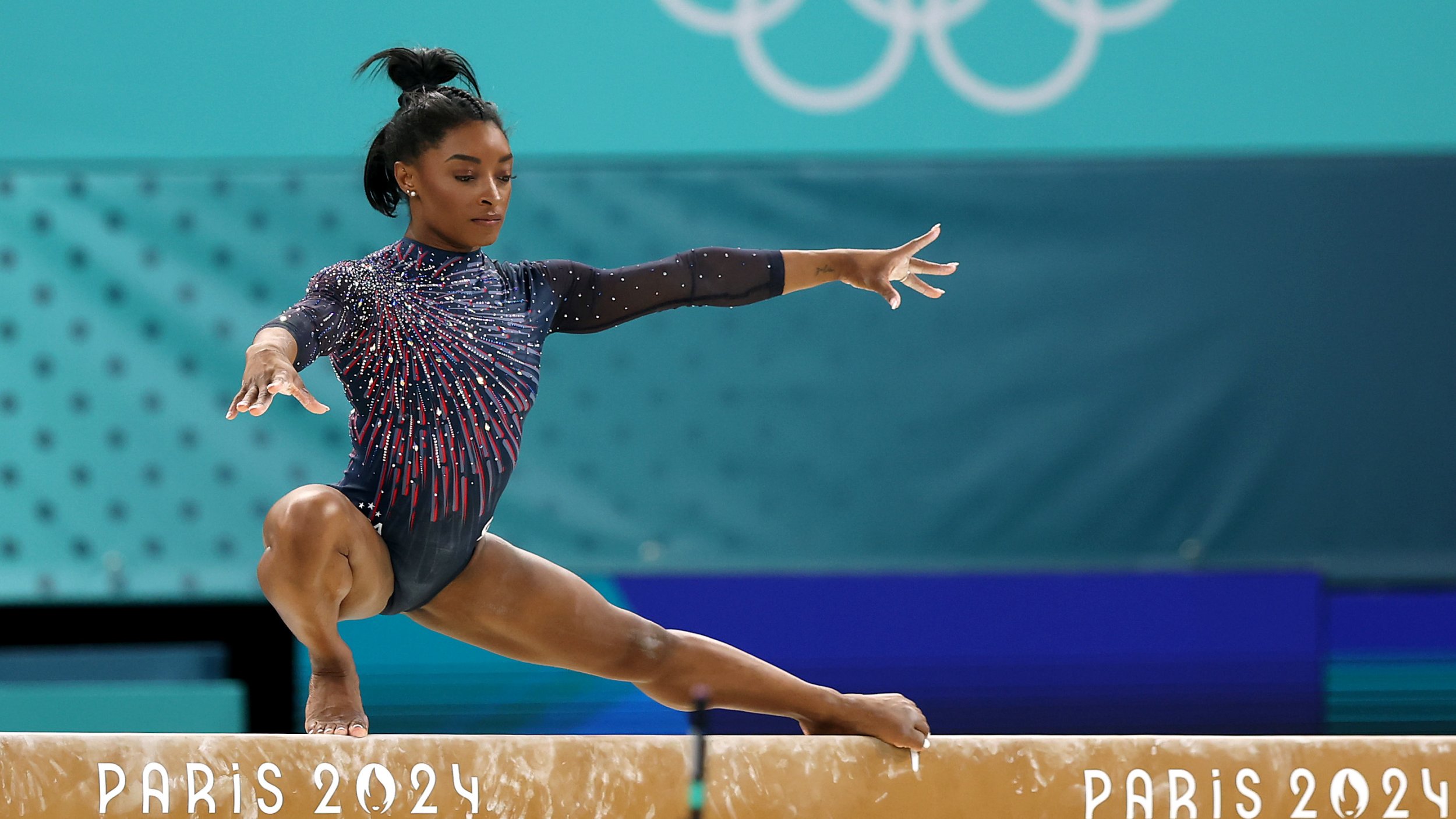 Topstar Biles turnt offenbar mit Verletzung bei Olympia