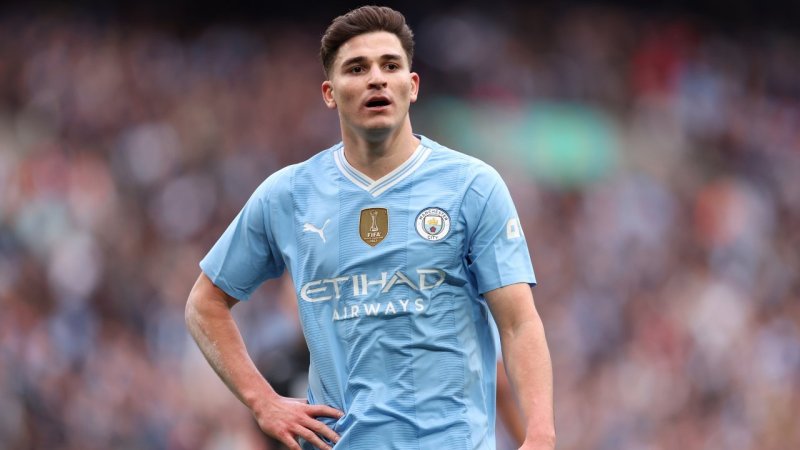 ManCity-Stürmer Alvarez äußert sich über Zukunft