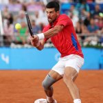 Sieg gegen Tsitsipas: Djokovic hält Gold-Traum aufrecht