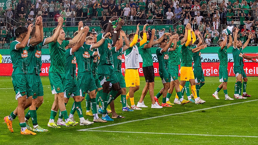 Grün-Weiß lässt die Kirche im Dorf