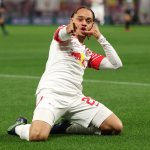 Fix! Xavi Simons bleibt Leipziger