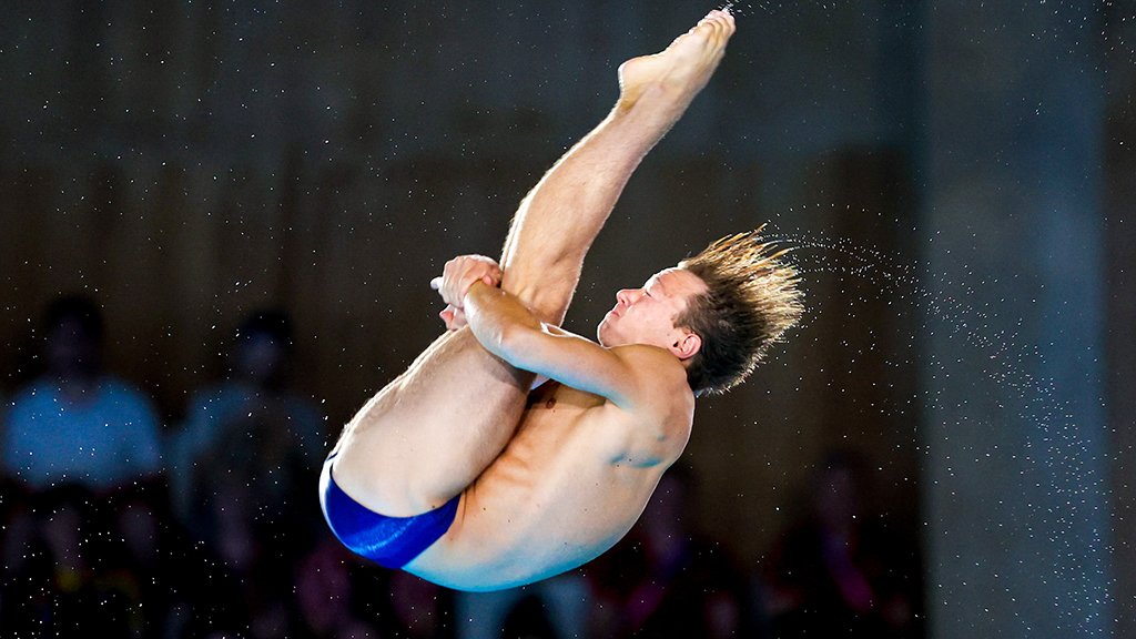 Wasserspringer Knoll vom Turm am Semifinale vorbei