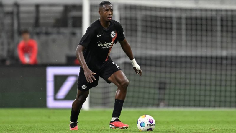 Fix! Frankfurt verkauft Pacho für sattes Transferplus