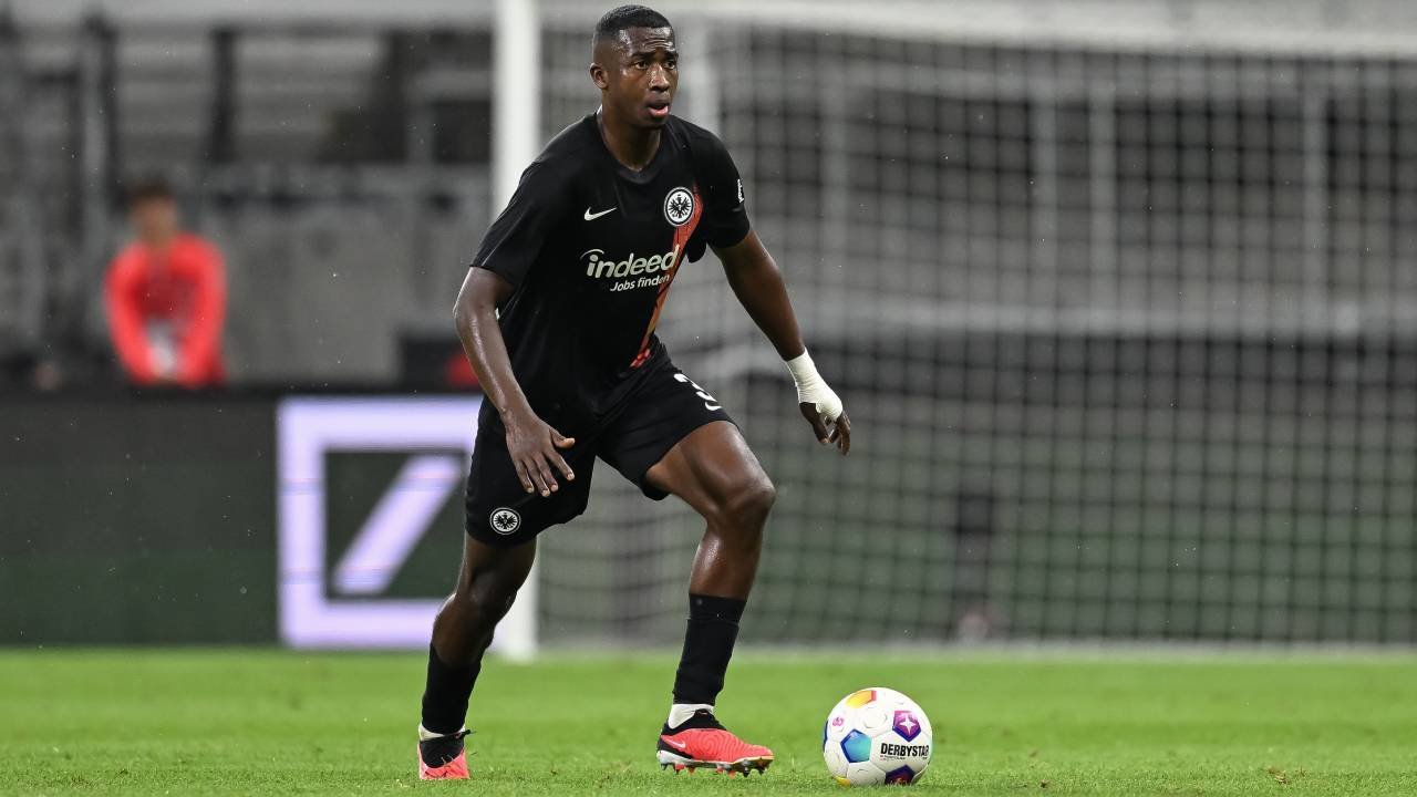 Fix! Frankfurt verkauft Pacho für sattes Transferplus