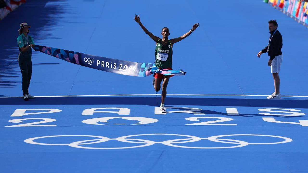 Äthiopier Tola läuft Olympiarekord im Marathon von Paris