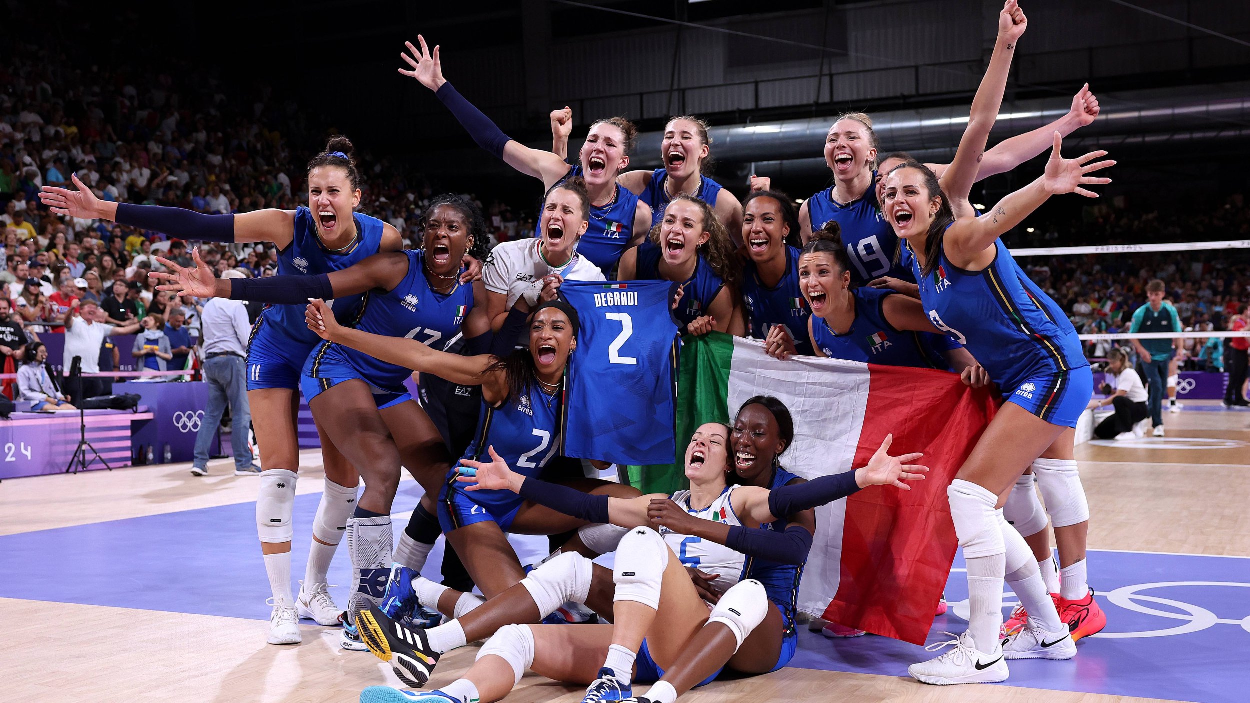 Italiens Frauen-Team bejubelt Olympiasieg im <a href='/de/daten/news/volleyball/volleyball/' class='tag'>Volleyball</a>