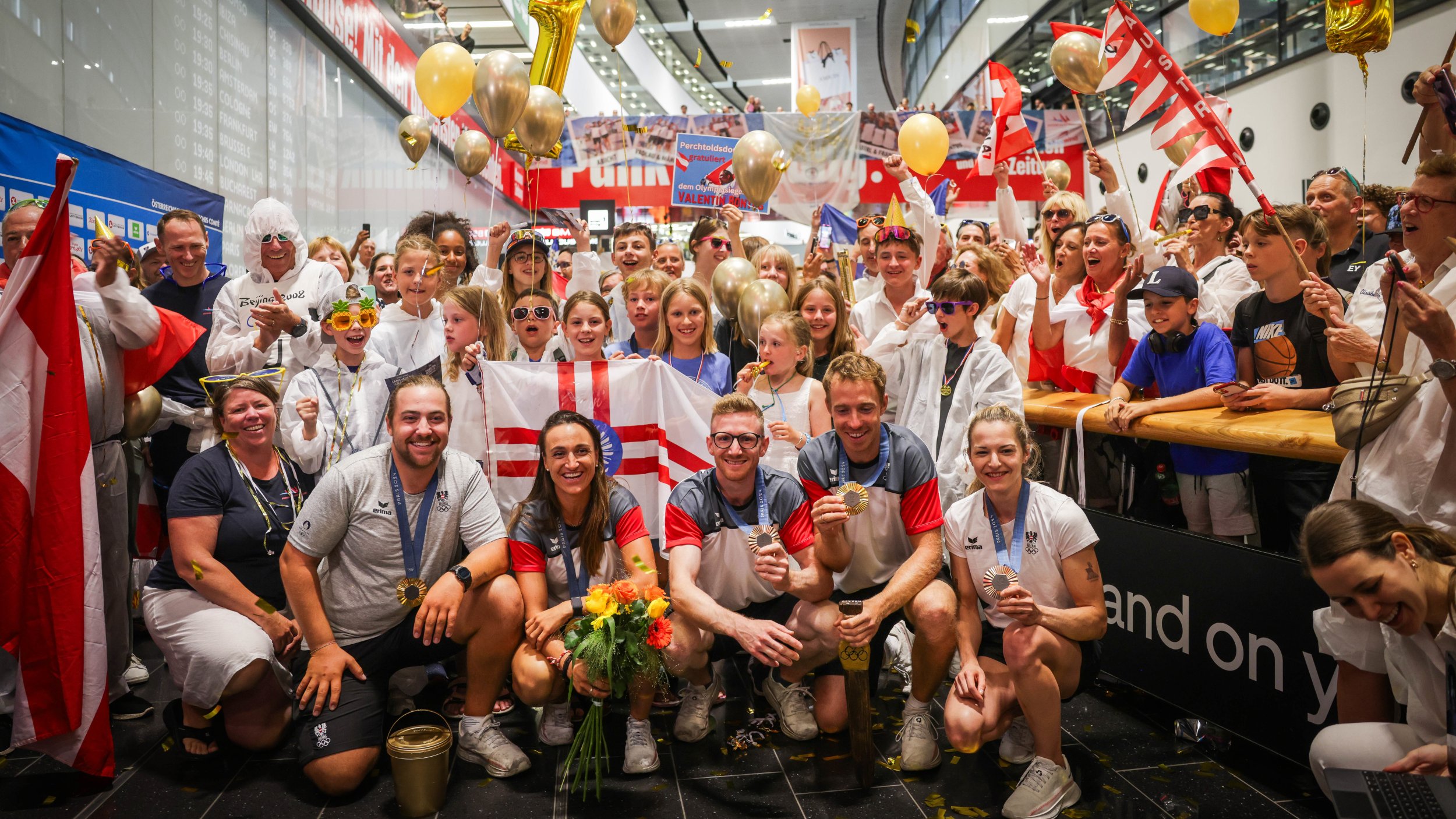 Medaillengewinner feierlich am Flughafen Wien empfangen