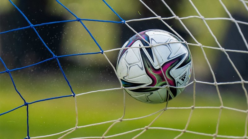 Unterhaus-Mannschaft kassiert freiwillig ein Gegentor