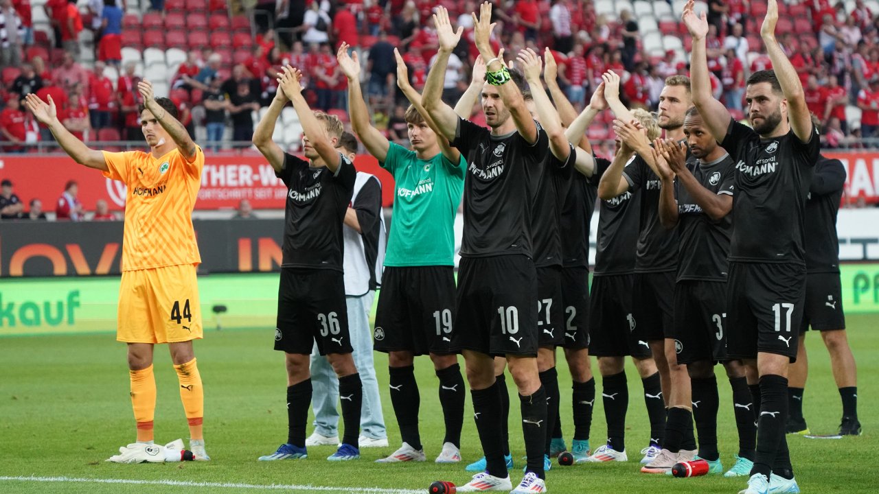 2. Bundesliga: <a href='/de/daten/news/fussball/hertha-bsc/' class='tag'>Hertha BSC</a> & 1. FCK feiern Last-Minute-Siege