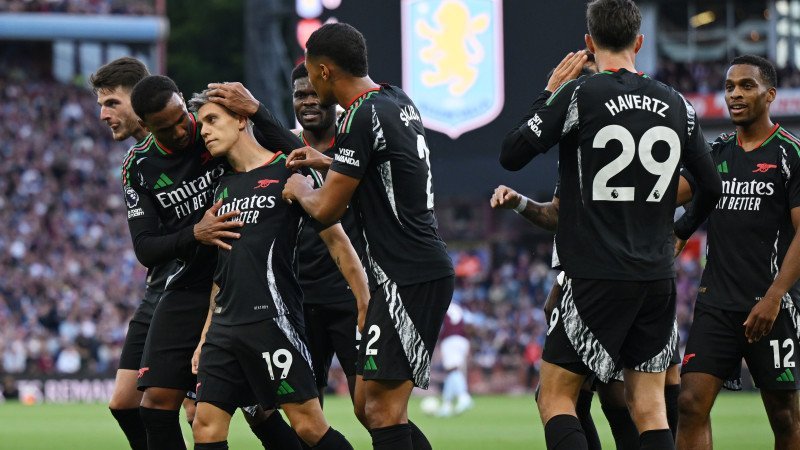Effiziente "Gunners" biegen starkes Aston Villa